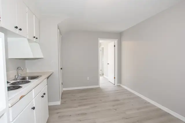 355 Glenridge Ave, St. Catharines - All Inclusive Bachelor