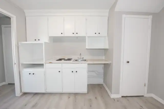 355 Glenridge Ave, St. Catharines - All Inclusive Bachelor - Photo 3