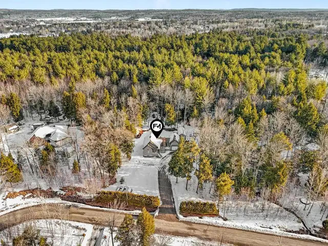 Belle propriété intime, garage, forêt à l'arrière, St-Colomban - Photo 2