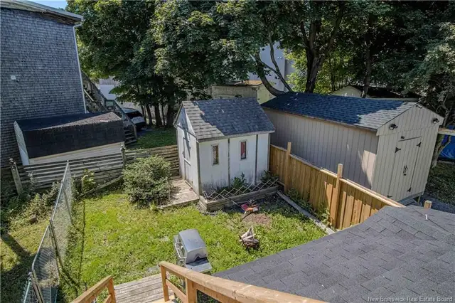 Large 3 Bedroom - $1900/mt. Plus Utilities - Available May. 1st - Photo 11