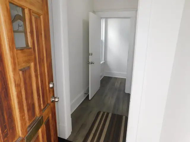 HFX Peninsula Upper Flat/2bed den/1bath/Heat-pump - VIDEO TOUR! - Photo 3