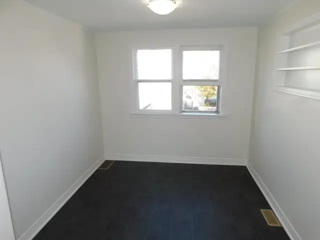 HFX Peninsula Upper Flat/2bed den/1bath/Heat-pump - VIDEO TOUR! - Photo 12