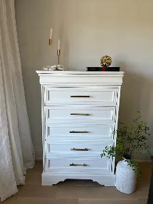 Cloud White Vertical Drawer Chest
