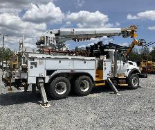 2014 International 7400 Altec DM47B-BR Digger Derrick - Photo 3