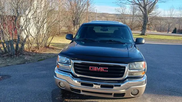 2004 GMC Sierra - Photo 3