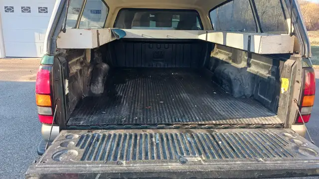 2004 GMC Sierra - Photo 9