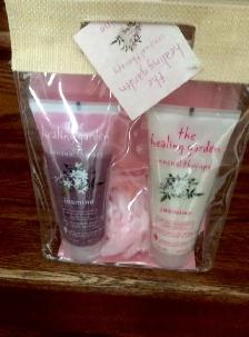 COFFRE CADEAU NEUF JASMINE LOTION HYDRATANTE GEL MOUSSANT ÉPONGE