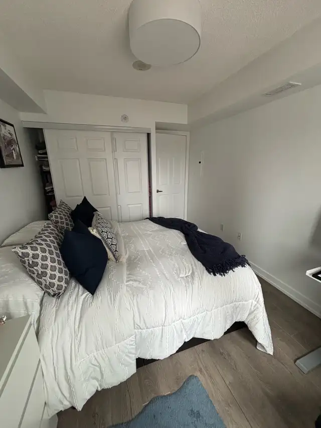 ️ 2 Bedroom Condo with Parking & Locker – Great Location! - Photo 3