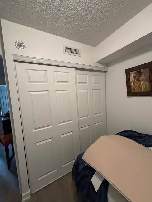 ️ 2 Bedroom Condo with Parking & Locker – Great Location! - Photo 6