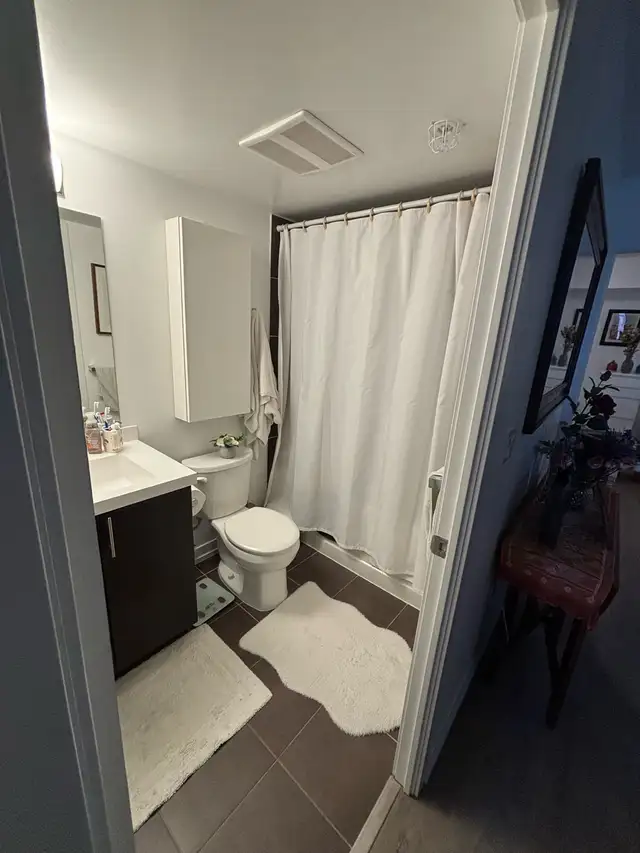 ️ 2 Bedroom Condo with Parking & Locker – Great Location! - Photo 8