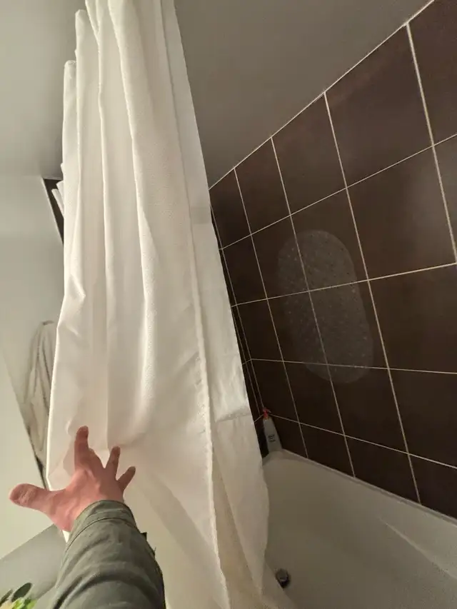 ️ 2 Bedroom Condo with Parking & Locker – Great Location! - Photo 9