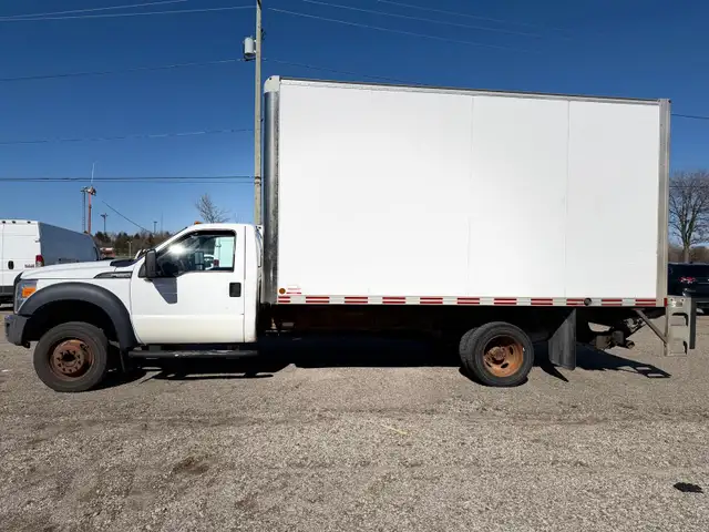 2015 Ford Super Duty F-550 DRW Cube Van Dually