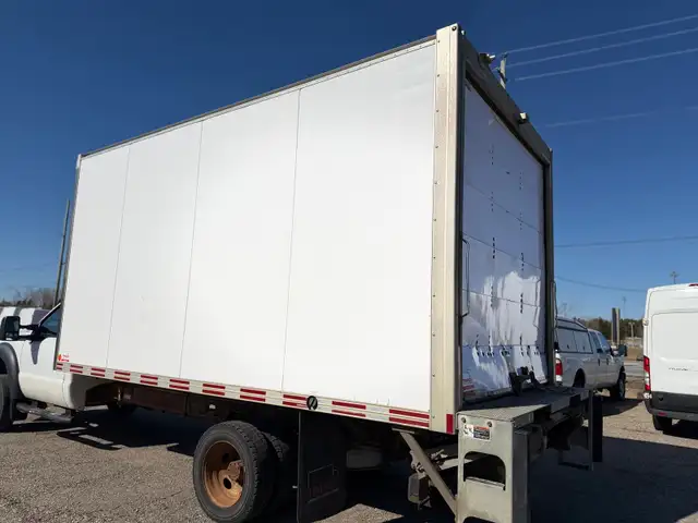 2015 Ford Super Duty F-550 DRW Cube Van Dually - Photo 5