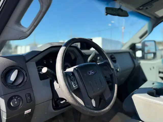 2015 Ford Super Duty F-550 DRW Cube Van Dually - Photo 9