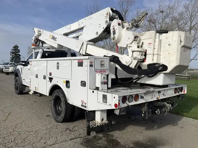 2020 Ford F550 Altec AT48-M Bucket Truck - Photo 3