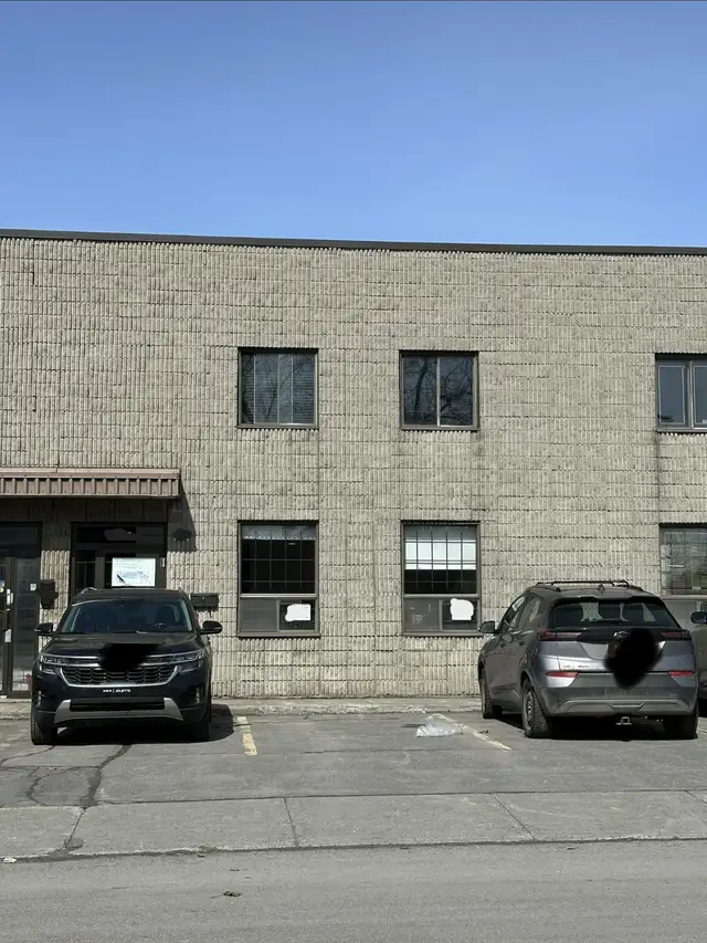 LOCAL COMMERCIAL/INDUSTRIEL/ENTREPÔT à louer