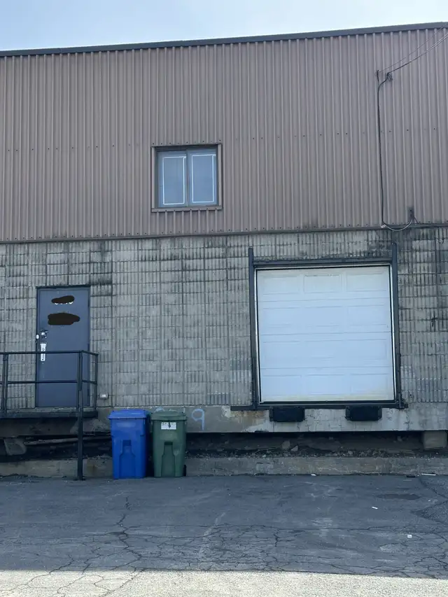 LOCAL COMMERCIAL/INDUSTRIEL/ENTREPÔT à louer - Photo 2