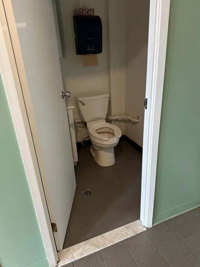 LOCAL COMMERCIAL/INDUSTRIEL/ENTREPÔT à louer - Photo 7