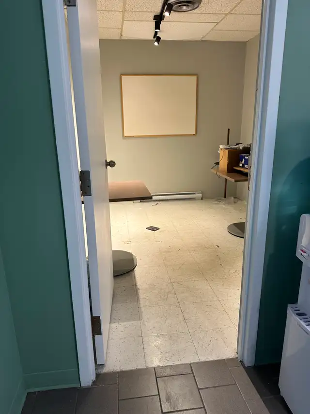 LOCAL COMMERCIAL/INDUSTRIEL/ENTREPÔT à louer - Photo 8