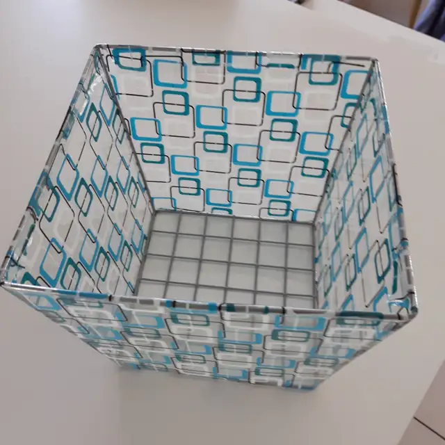 BEAU VASE NEUF CARÉ MÉTAL ARGENT PLASTIQUE 7'HAUx9'LAR HAU$10.00 - Photo 2