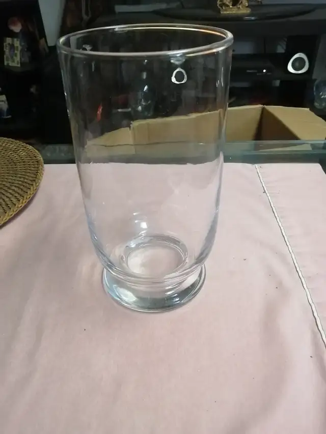 Glass vase