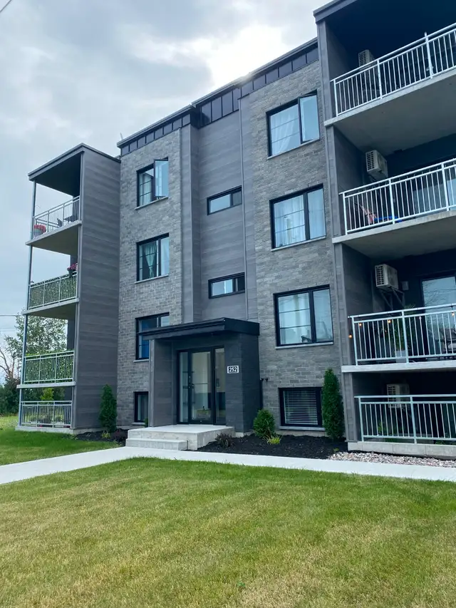 Très grand 4 ½ à Napierville  – libre 1er juillet 2026