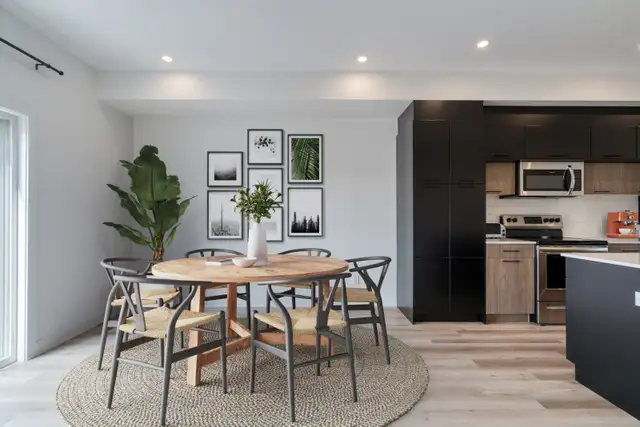 LUXURY 4 Bedroom Townhouse! Available June 1st! - Photo 2