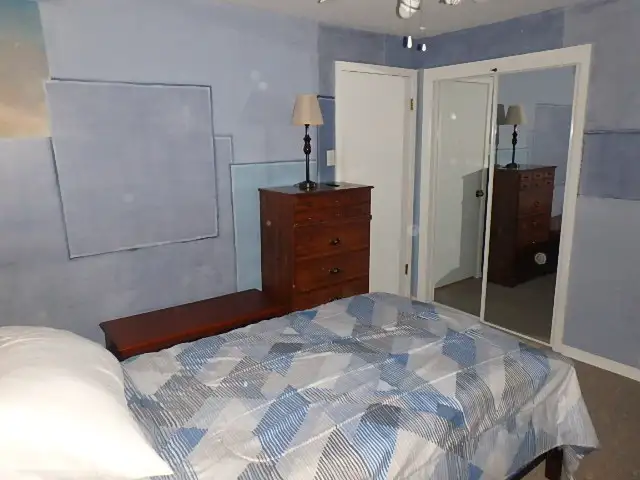 Share this house with a retired professional - Photo 3