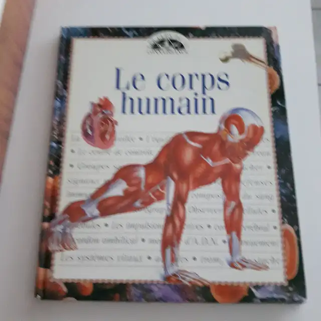 GRAND LIVRE NEUF ADO 10à12 POUCES LE CORP HUMAIN 64 PAGES $5.00