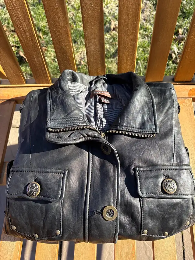 Danier REAL leather jacket - Women’s size medium - Photo 4