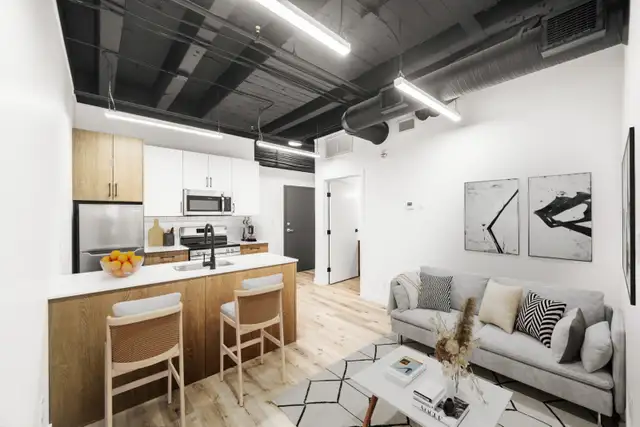 Modern 1 Bedroom Apartment! Available May 1st! - Photo 2