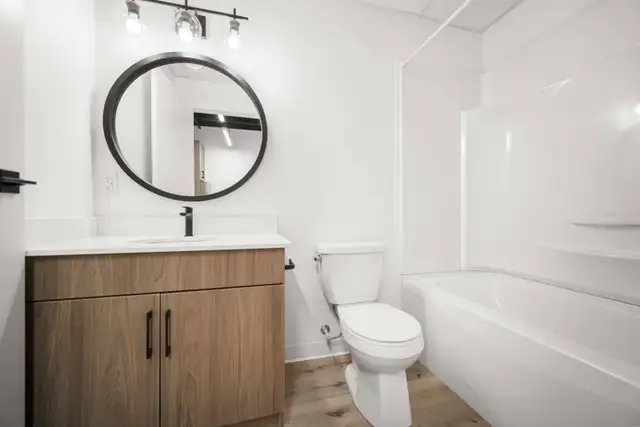 Modern 1 Bedroom Apartment! Available May 1st! - Photo 5