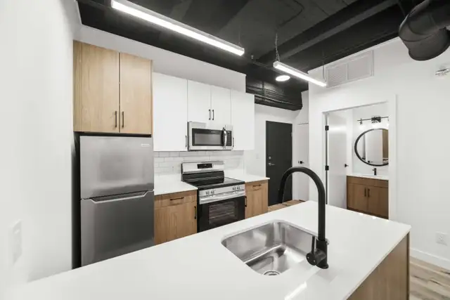 Modern 1 Bedroom Apartment! Available May 1st! - Photo 8