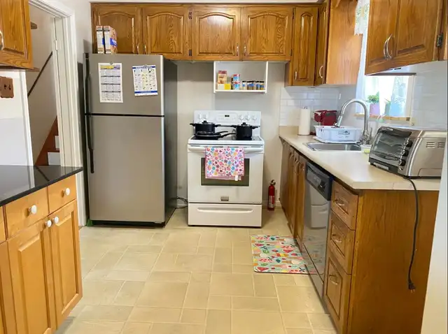 Room for rent near UTSC - Photo 4