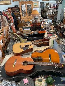 Indoor Garage sale - Photo 3