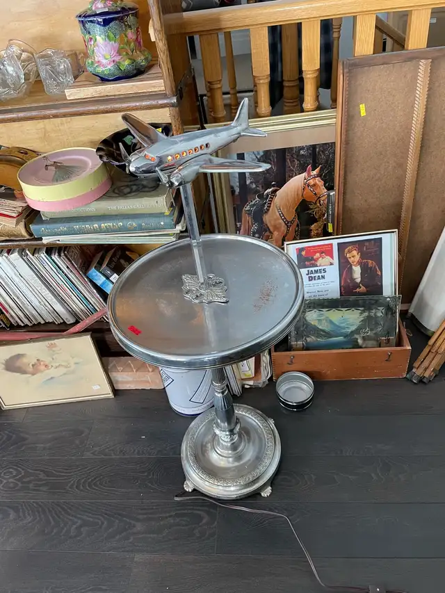 Indoor Garage sale - Photo 4