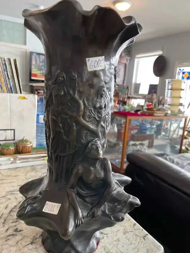 Indoor Garage sale - Photo 6