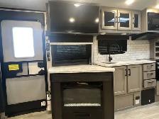 2018 KEYSTONE BULLET 272BHS, BUNKS, REAR BATHROOM, SECOND ACCESS - Photo 19