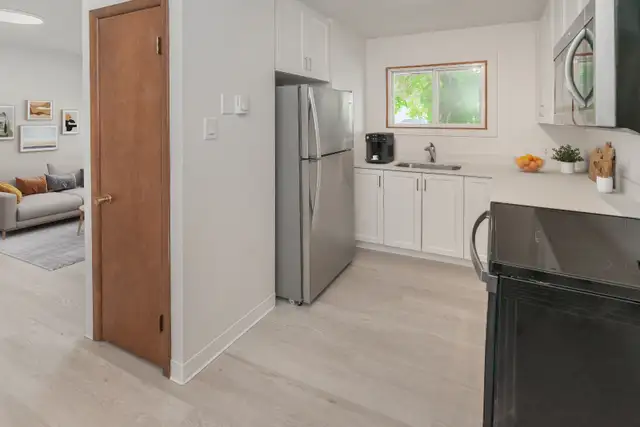 Renovated 1 Bedroom Apartment In Selkirk! Available May 1st! - Photo 4