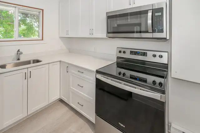 Renovated 1 Bedroom Apartment In Selkirk! Available May 1st! - Photo 5