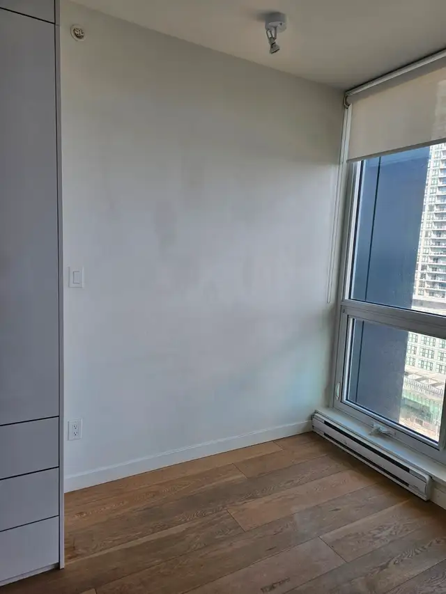 Central Surrey - One Bedroom Microsuite - Photo 2