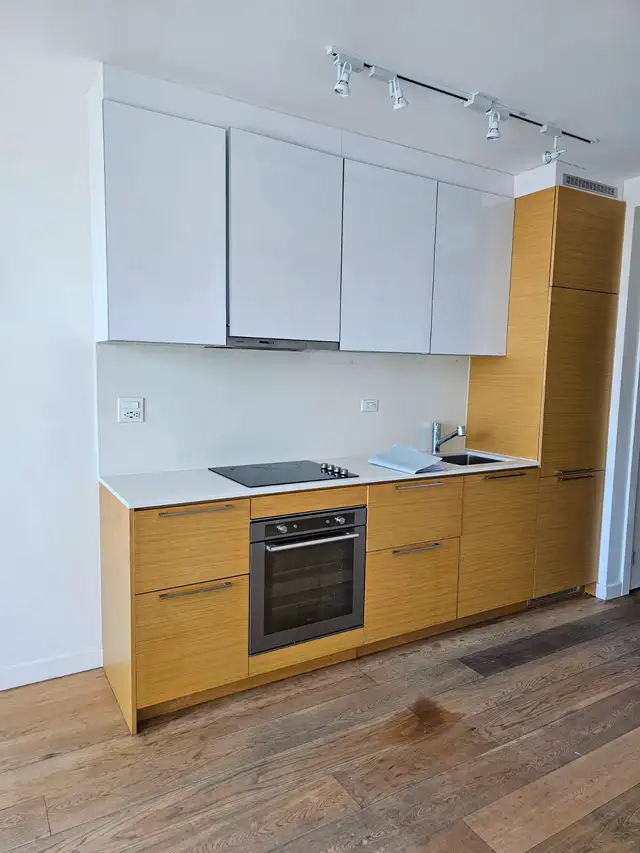 Central Surrey - One Bedroom Microsuite - Photo 3