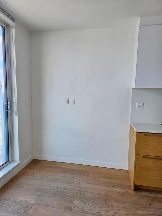 Central Surrey - One Bedroom Microsuite - Photo 4