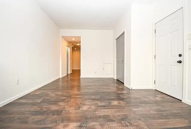 2 Bedroom 1 bathroom - Port Coquitlam - Photo 2