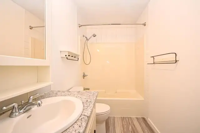 2 Bedroom 1 bathroom - Port Coquitlam - Photo 6