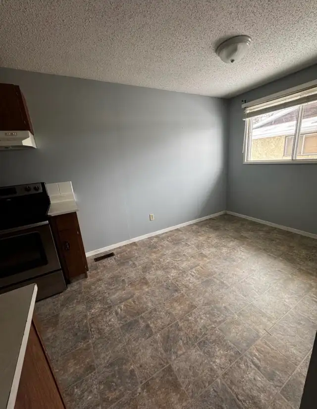 3 bedroom uppers/lower 4plex unit in Glendale - Photo 5