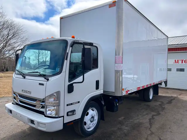 2018 Isuzu NNR Cube Van - Photo 3