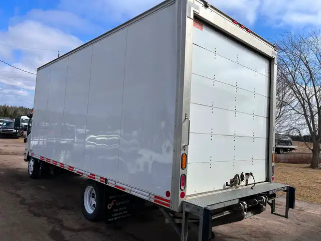 2018 Isuzu NNR Cube Van - Photo 4