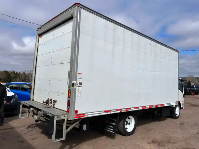 2018 Isuzu NNR Cube Van - Photo 5