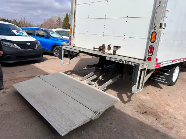 2018 Isuzu NNR Cube Van - Photo 6